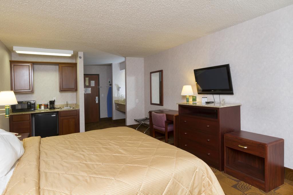 Quality Inn & Suites Mount Vernon Exterior photo